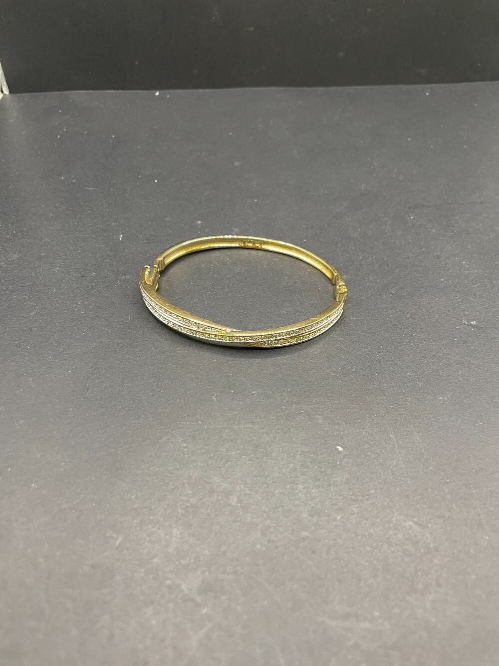 Vtg Signed Swarovski Twist Crystal Hinged Gold Tone Bangle Bracelet Sz 7"